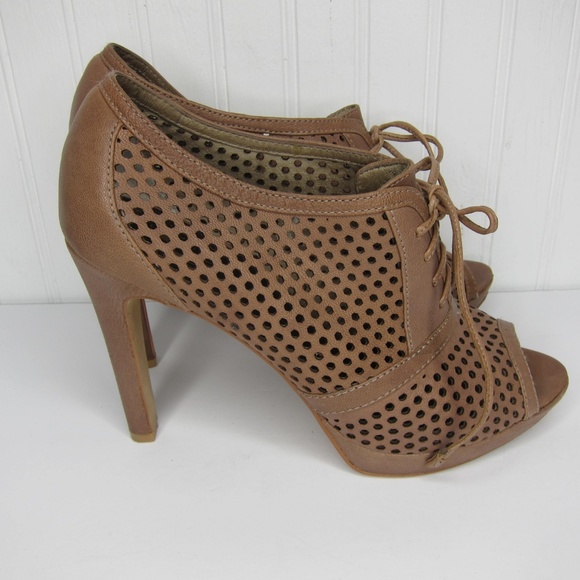Vince Camuto Shoes - Vince Camuto Neven Lace Up Heels Size 8.5